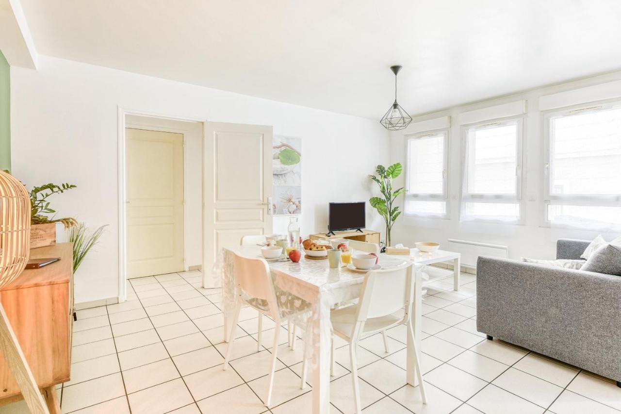 Apartment Versailles Cyr L'ecole - Gare Sncf A 100m Et Parking Prive *