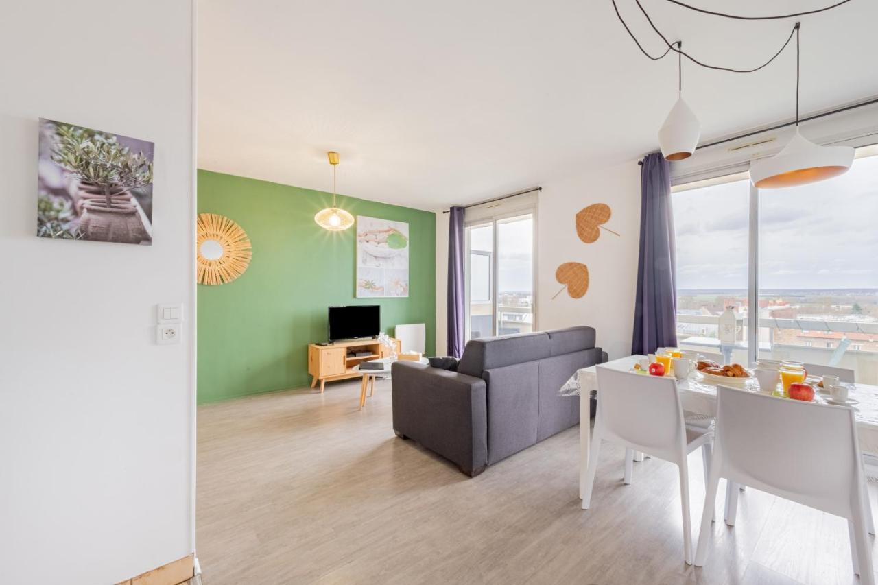 Apartment Versailles Cyr L'ecole - Gare Sncf A 100m Et Parking Prive *