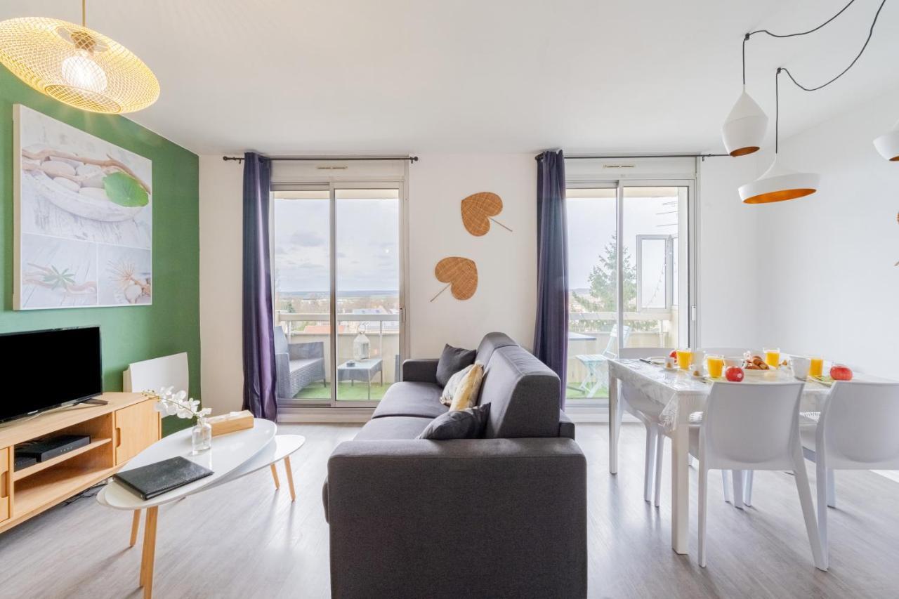 Apartment Versailles Cyr L'ecole - Gare Sncf A 100m Et Parking Prive